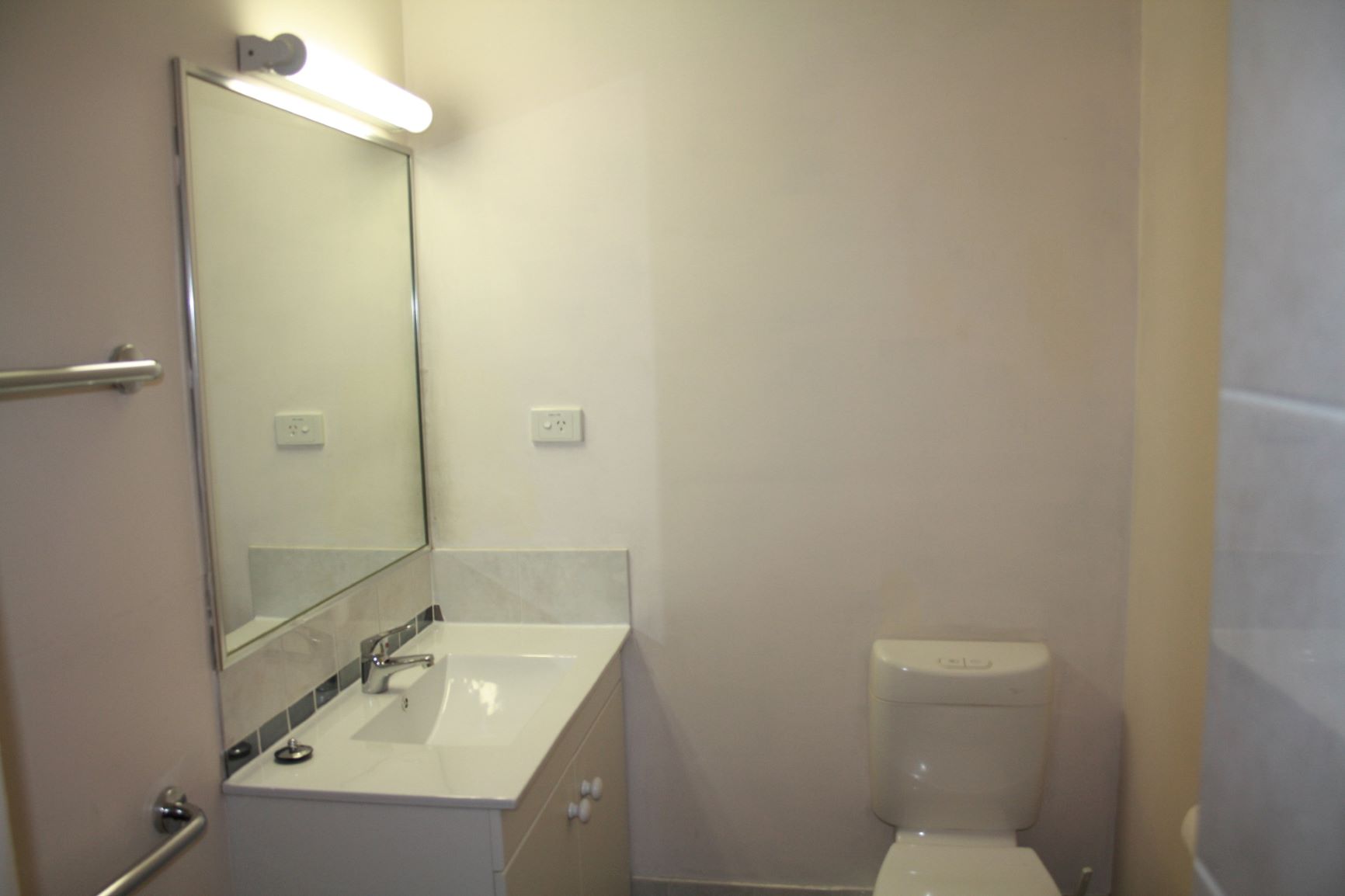Family Room ensuite bathroom